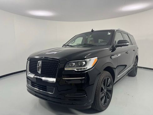 Used 2023 Lincoln Navigator Reserve AWD/4WD image 3