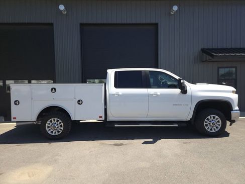 Used 2024 Chevrolet Silverado 2500 LT w/ Convenience Package AWD/4WD image 5