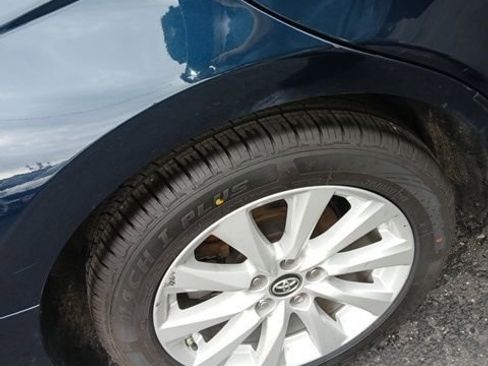 Used 2018 Toyota Camry LE FWD image 11