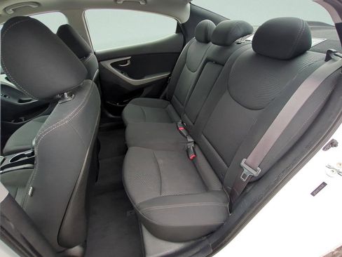 Used 2015 Hyundai Elantra SE w/ Option Group 03 FWD image 9