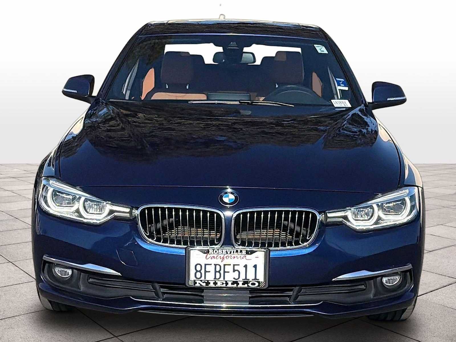 Used 2018 BMW 328d xDrive Sedan w/ Premium Package AWD/4WD image 3