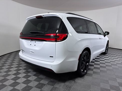 New 2026 Chrysler Pacifica Select w/ S Appearance Package AWD/4WD image 21