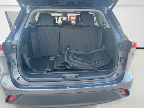 Used 2020 Toyota Highlander XLE AWD/4WD image 27