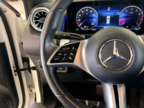 Used 2024 Mercedes-Benz GLB 250 image 21