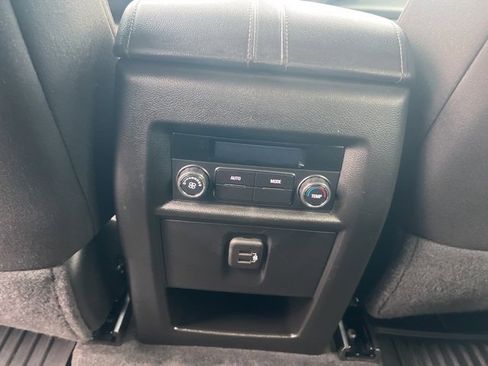 Used 2023 Chevrolet Traverse LT image 25