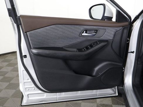 Used 2023 Nissan Rogue SV image 19