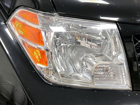 Used 2020 Nissan Frontier SV w/ Midnight Edition Floor Mats image 28