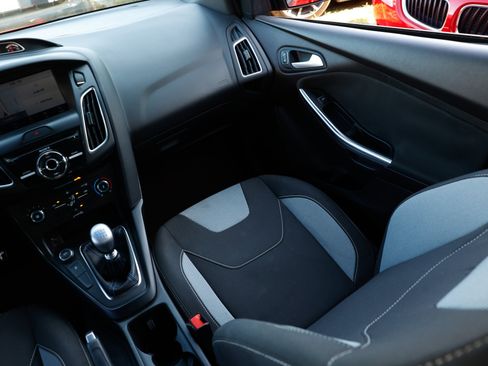 Used 2017 Ford Focus ST image 26
