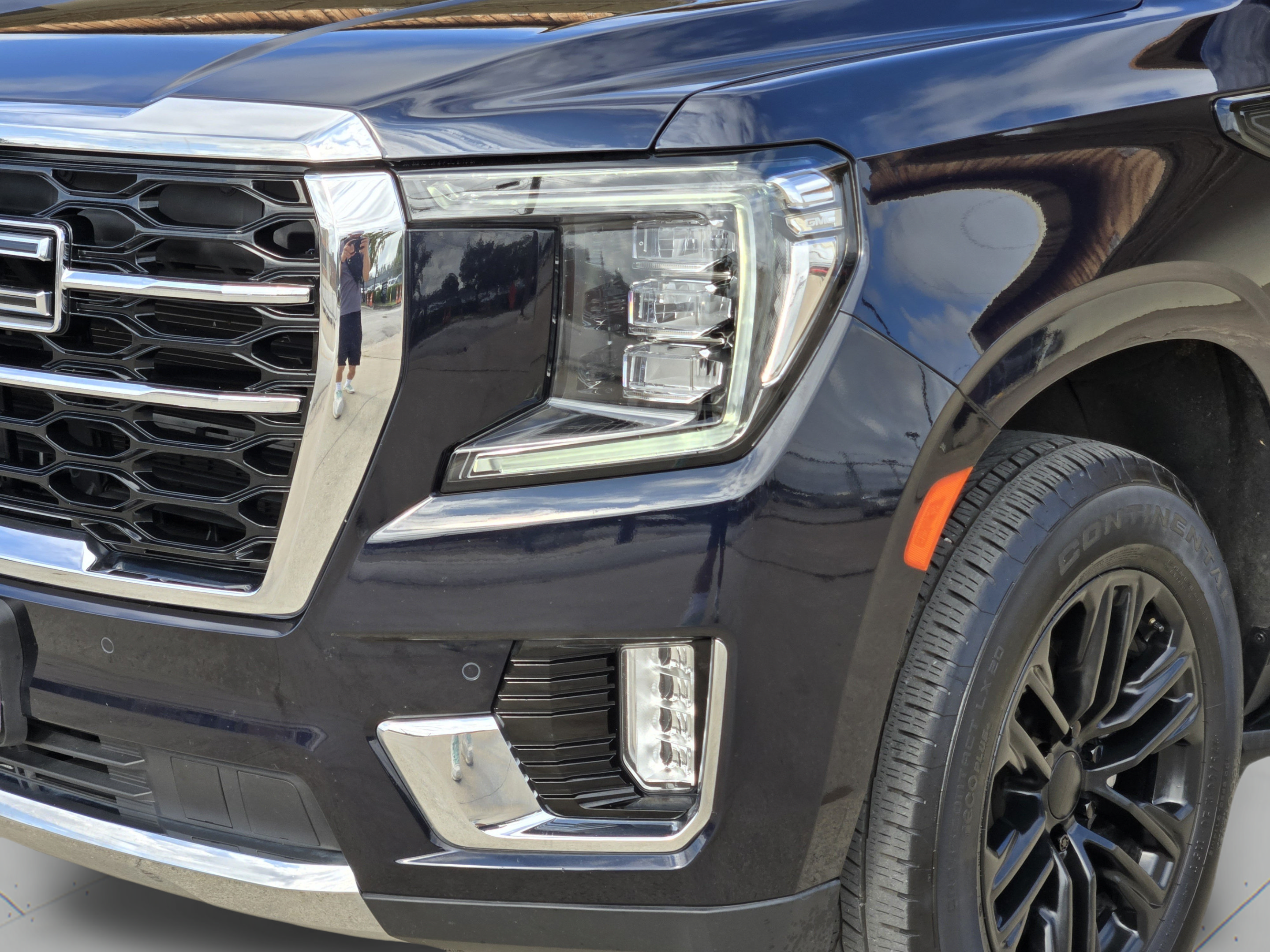 Used 2024 GMC Yukon XL SLT w/ SLT Premium Package AWD/4WD image 12