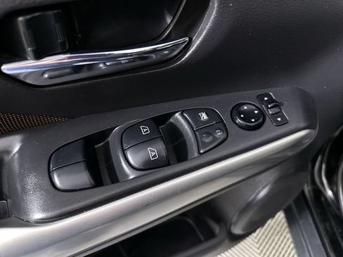 Used 2020 Nissan Kicks SR FWD image 24