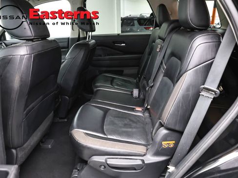 Used 2023 Nissan Pathfinder SL AWD/4WD image 21