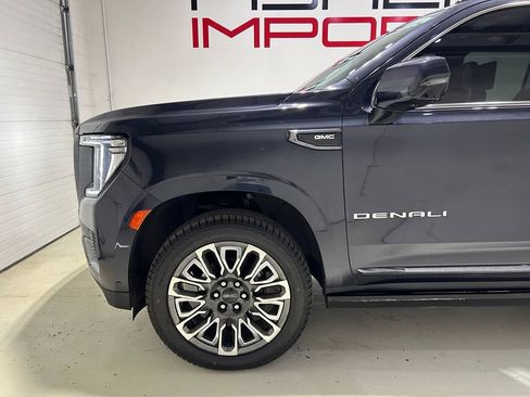 Used 2023 GMC Yukon Denali Ultimate AWD/4WD image 3