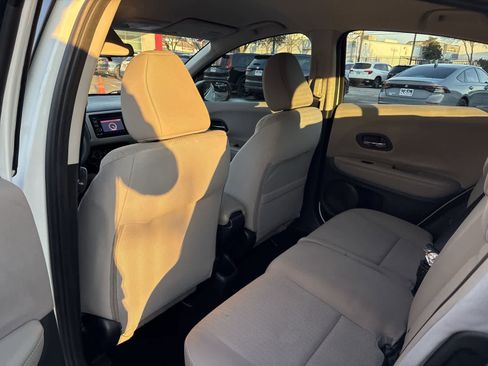 Used 2018 Honda HR-V LX image 11