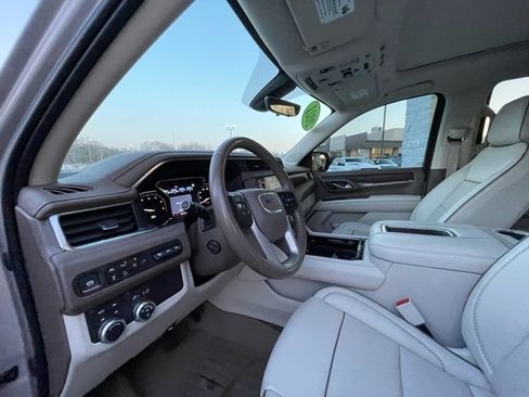 Used 2021 GMC Yukon Denali w/ Denali Premium Package image 11