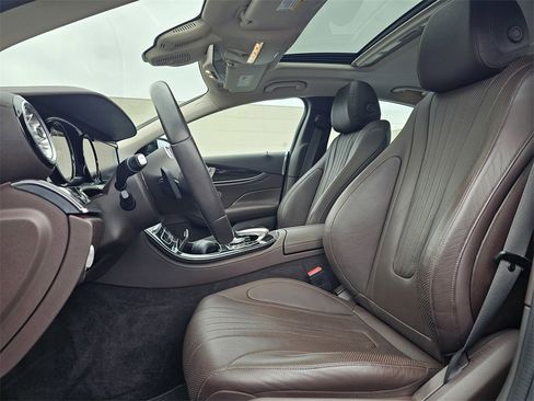 Used 2025 Mercedes-Benz GLC 300 image 14