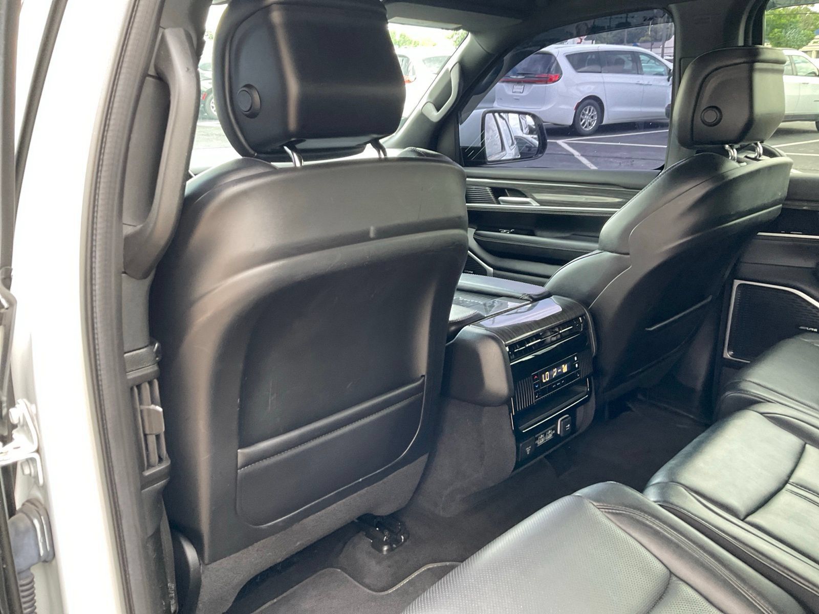 Used 2022 Jeep Wagoneer Series III AWD/4WD image 24
