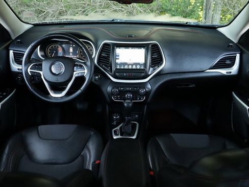 Used 2018 Jeep Cherokee Trailhawk w/ Comfort/Convenience Group image 25