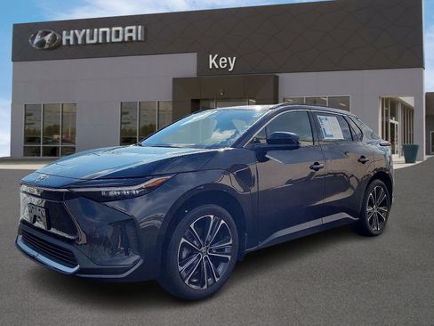 Used 2023 Toyota bZ4X Limited image 7