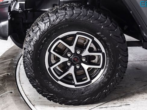 Used 2025 Jeep Wrangler Unlimited Rubicon w/ Convenience Group image 10