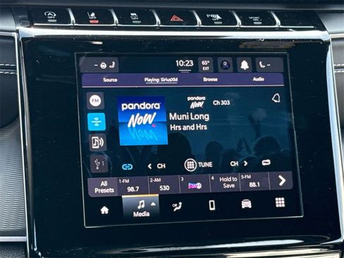 New 2024 Jeep Grand Cherokee Altitude image 11