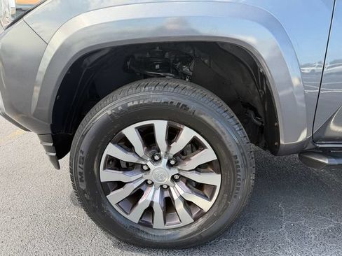 Used 2022 Toyota Tacoma Limited AWD/4WD image 12