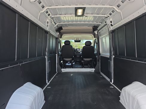 Used 2025 RAM ProMaster 2500 w/ Convenience Group FWD image 12