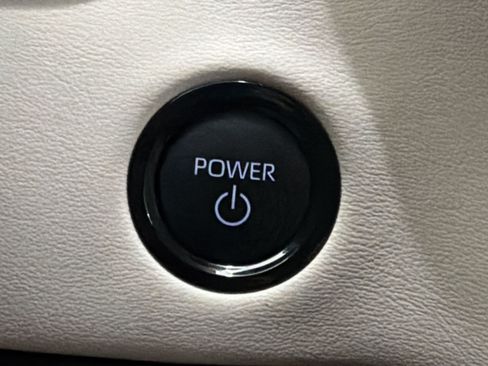 Used 2025 Toyota Sequoia Capstone AWD/4WD image 16