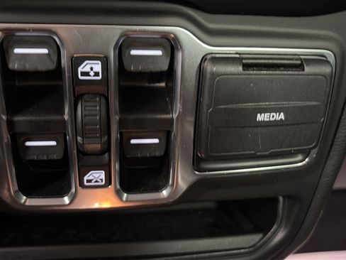 Used 2022 Jeep Wrangler Unlimited Sport AWD/4WD image 23