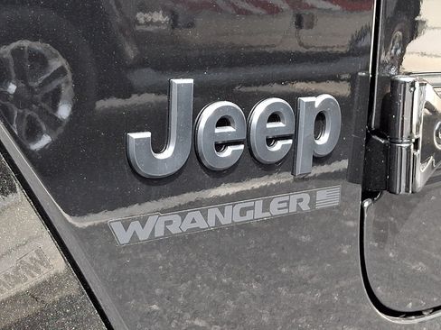 New 2026 Jeep Wrangler Unlimited Sahara AWD/4WD image 18