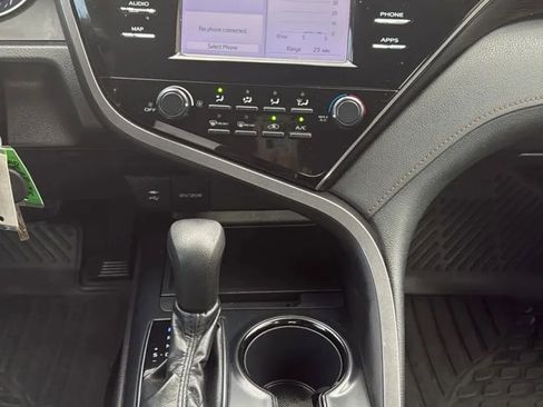 Used 2019 Toyota Camry LE image 11