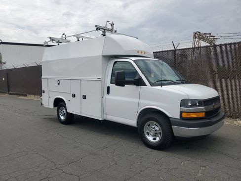 Used 2024 Chevrolet Express 3500 w/ Power Convenience Package RWD image 3