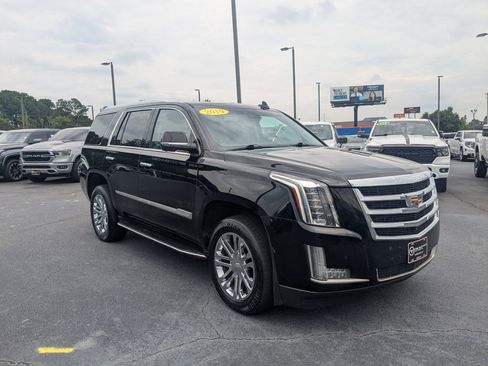 Used 2019 Cadillac Escalade Luxury AWD/4WD image 3