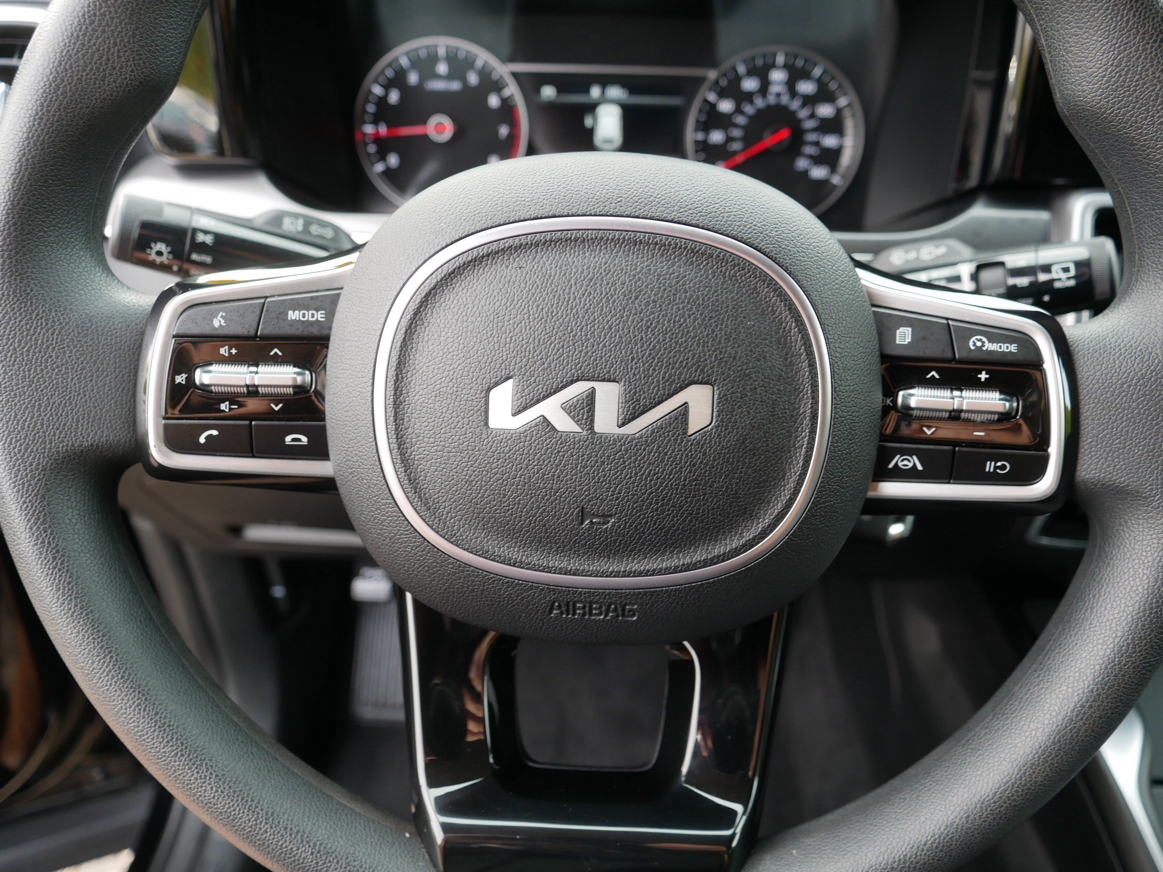 Certified 2023 Kia Sorento LX AWD/4WD image 25
