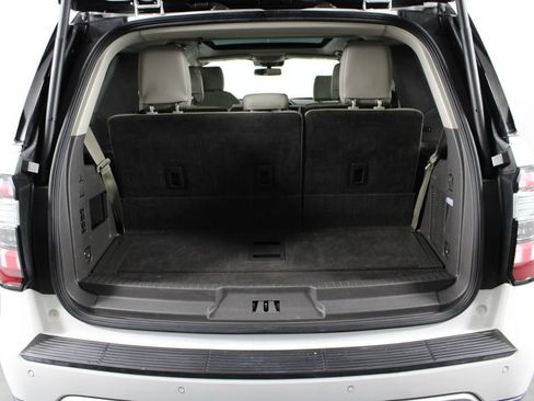 Used 2018 Ford Expedition Limited w/ Equipment Group 301A AWD/4WD image 17