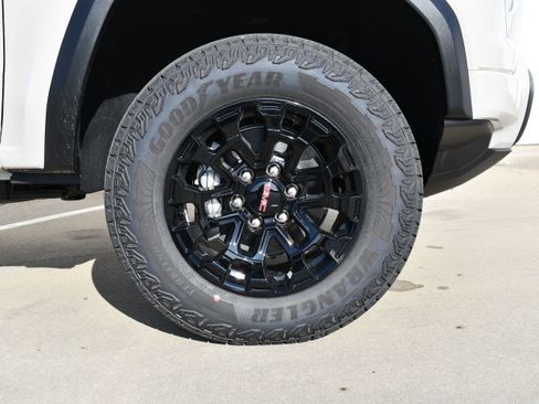 New 2026 GMC Canyon Elevation w/ Convenience Package image 10