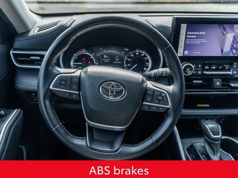 Used 2023 Toyota Highlander XLE AWD/4WD image 31