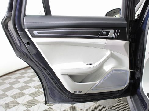 Used 2023 Porsche Panamera 4 Platinum Edition w/ Assistance Package image 33