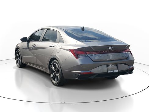Used 2023 Hyundai Elantra SEL w/ Convenience Package FWD image 4