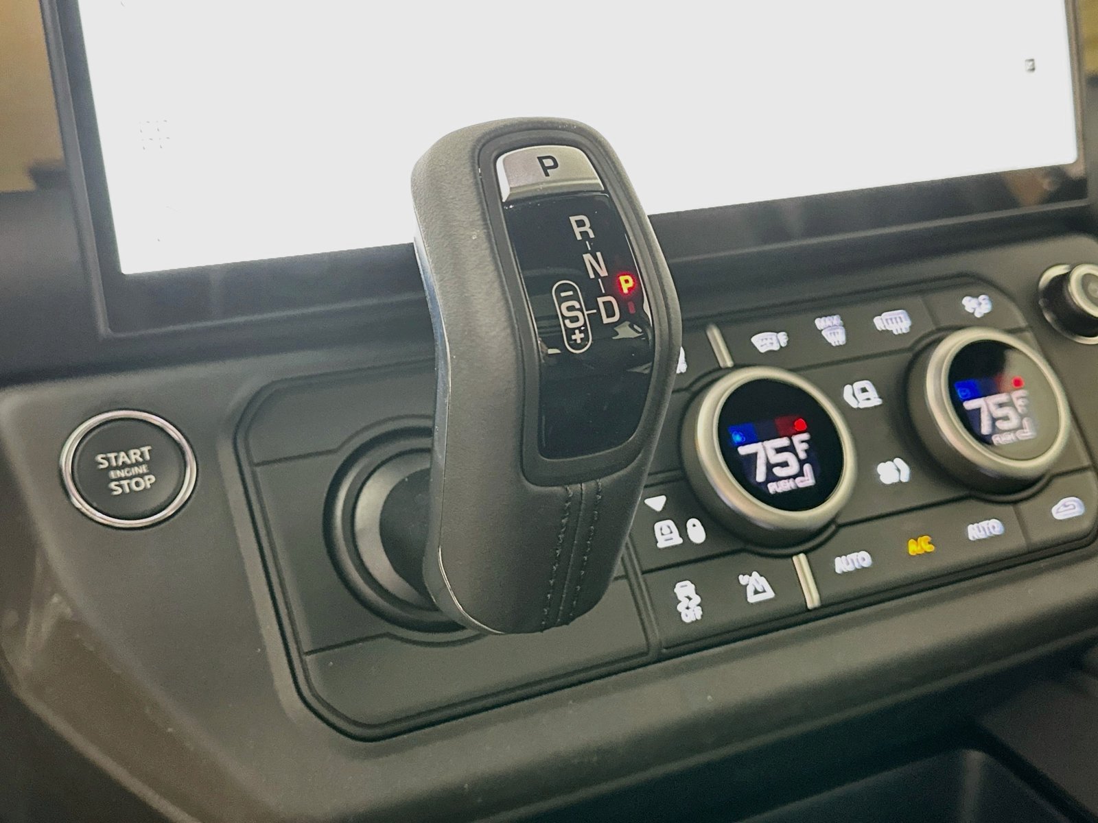 New 2026 Land Rover Defender 110 Trophy Edition AWD/4WD image 27