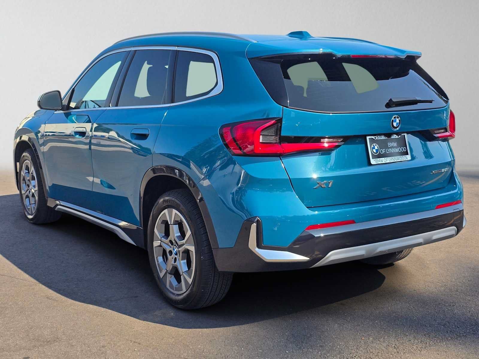 Used 2024 BMW X1 xDrive28i w/ Convenience Package AWD/4WD image 5