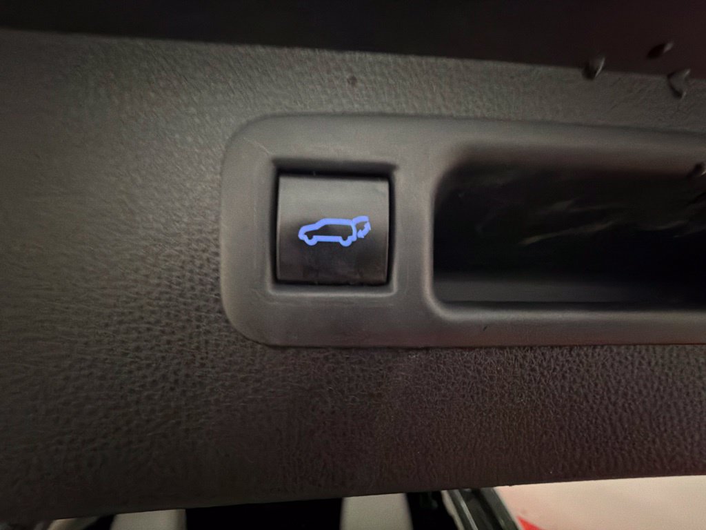 Used 2022 Toyota Highlander XLE AWD/4WD image 13