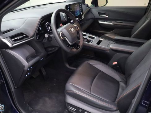 Used 2023 Toyota Sienna XSE image 26