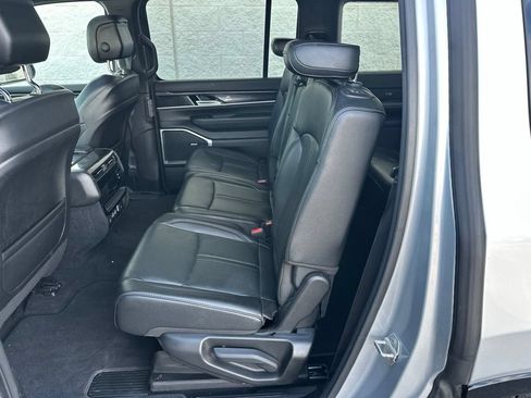 Used 2024 Jeep Wagoneer 4WD w/ Premium Group I image 9