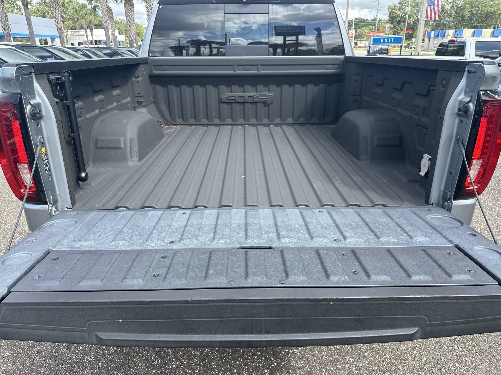 Used 2024 GMC Sierra 1500 AT4 w/ Technology Package AWD/4WD image 35