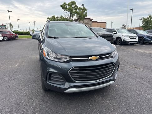 Used 2021 Chevrolet Trax LT AWD/4WD image 12