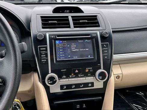 Used 2013 Toyota Camry LE image 6