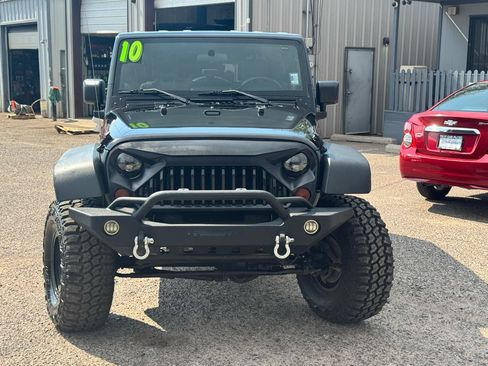 Used 2010 Jeep Wrangler Unlimited Rubicon AWD/4WD image 2