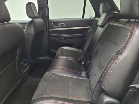Used 2018 Ford Explorer XLT w/ Equipment Group 202A AWD/4WD image 18