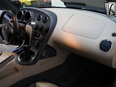 Used 2006 Pontiac Solstice Convertible w/ Premium Package image 21