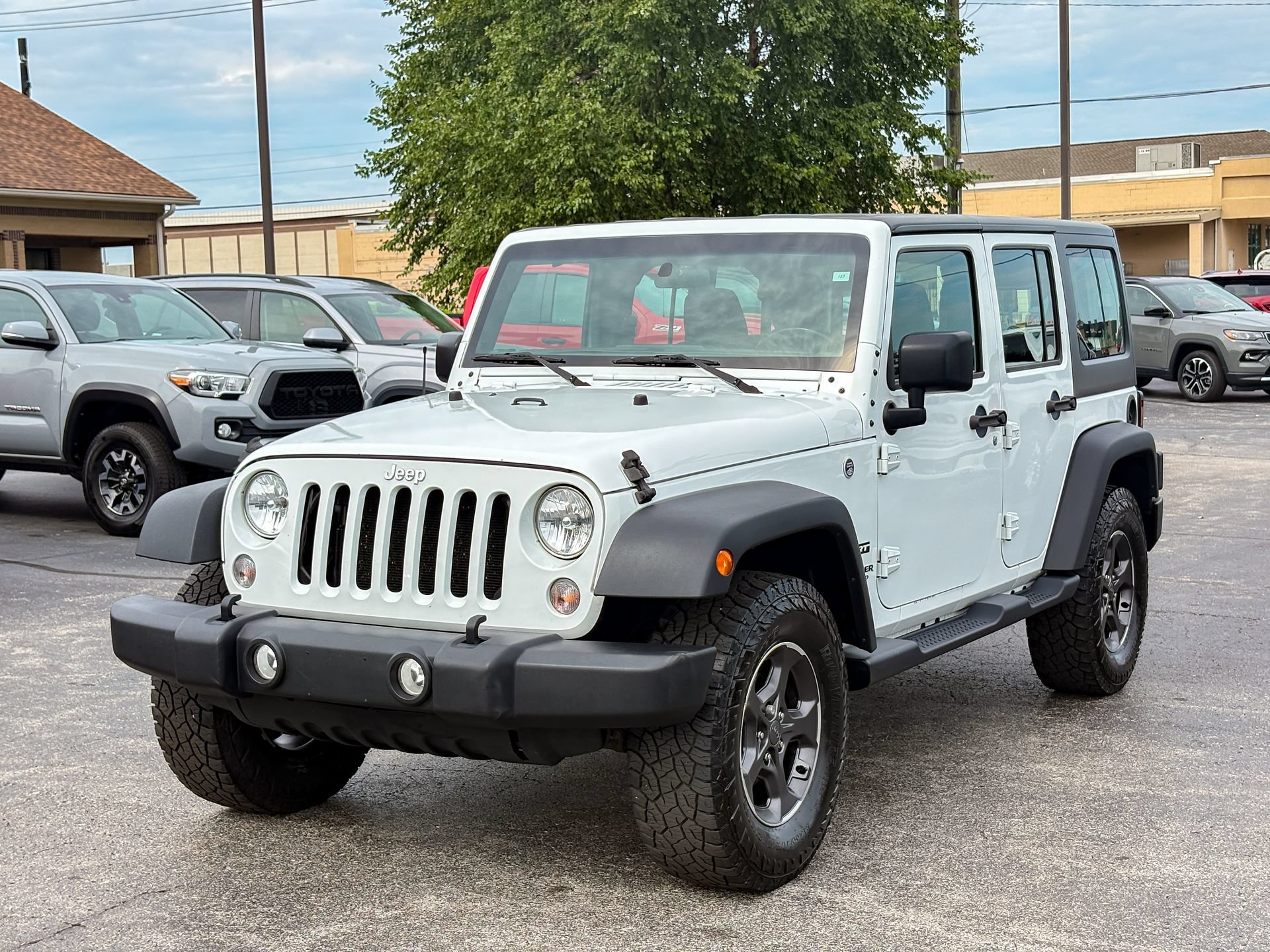 Used 2017 Jeep Wrangler Unlimited Sport w/ Connectivity Group AWD/4WD image 5